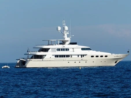 yacht-188901__340.webp.jpg